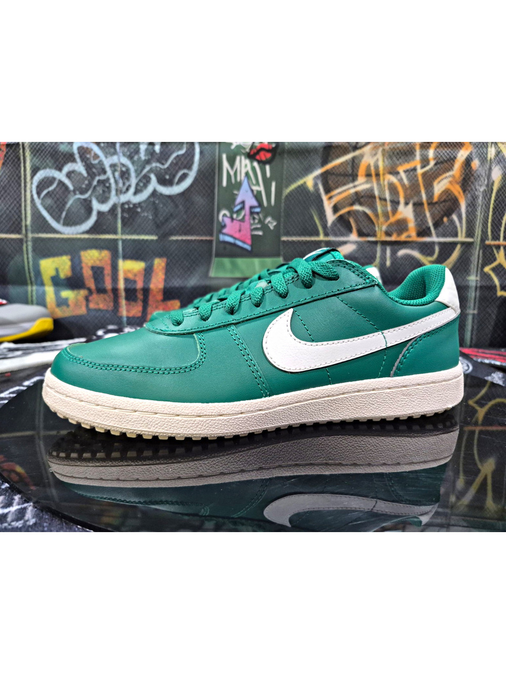 Nike SB Field General Low Top Lace Up Athletic Shoes Green/White